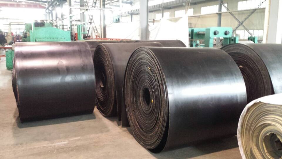 Rubber conveyor belt