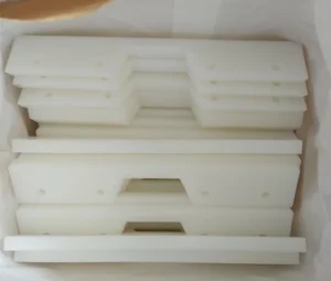 Flights plásticos UHMWPE personalizados para transportador de cadena y sistema rascador industrial