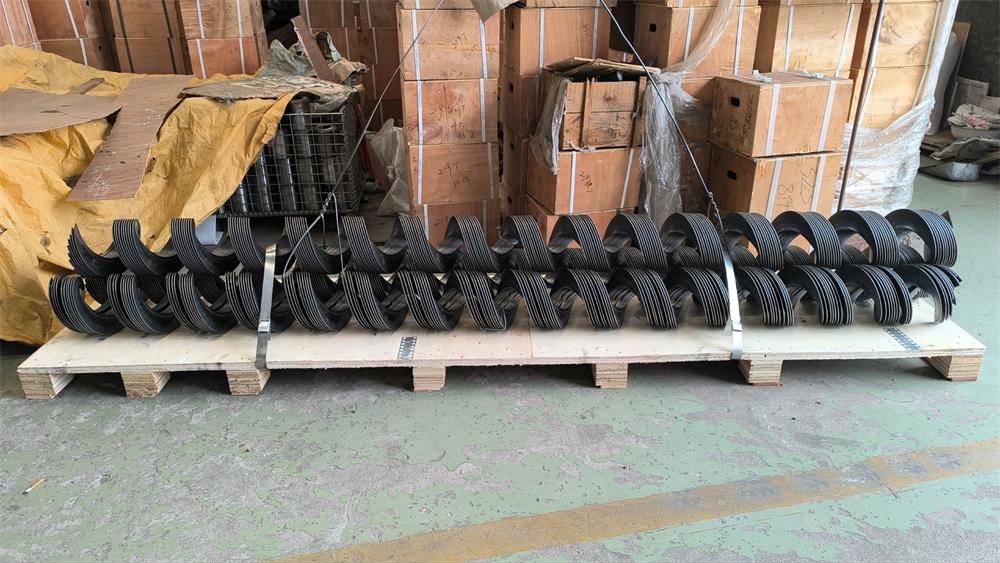 Proveedor de equipos para manejo de alimentos balanceados con screw flight industrial