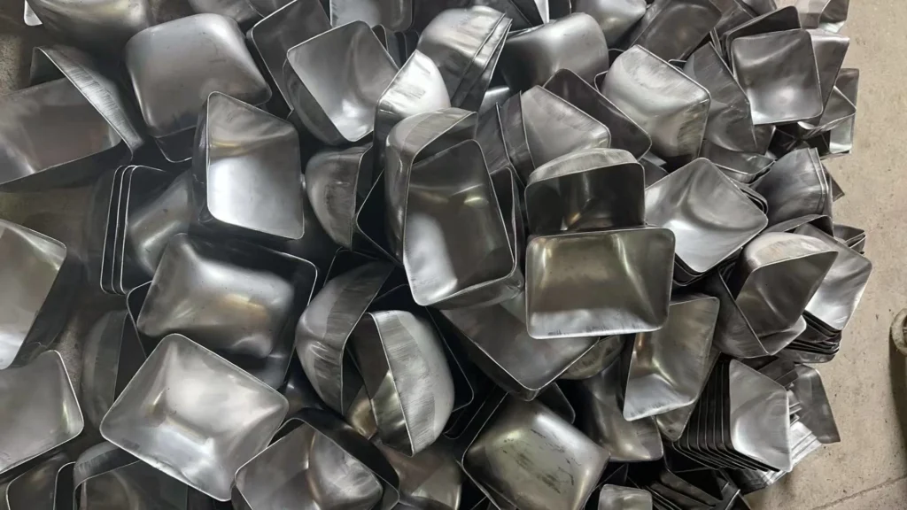 Cangilones elevadores de acero al carbono DS1312 apilados para envío industrial