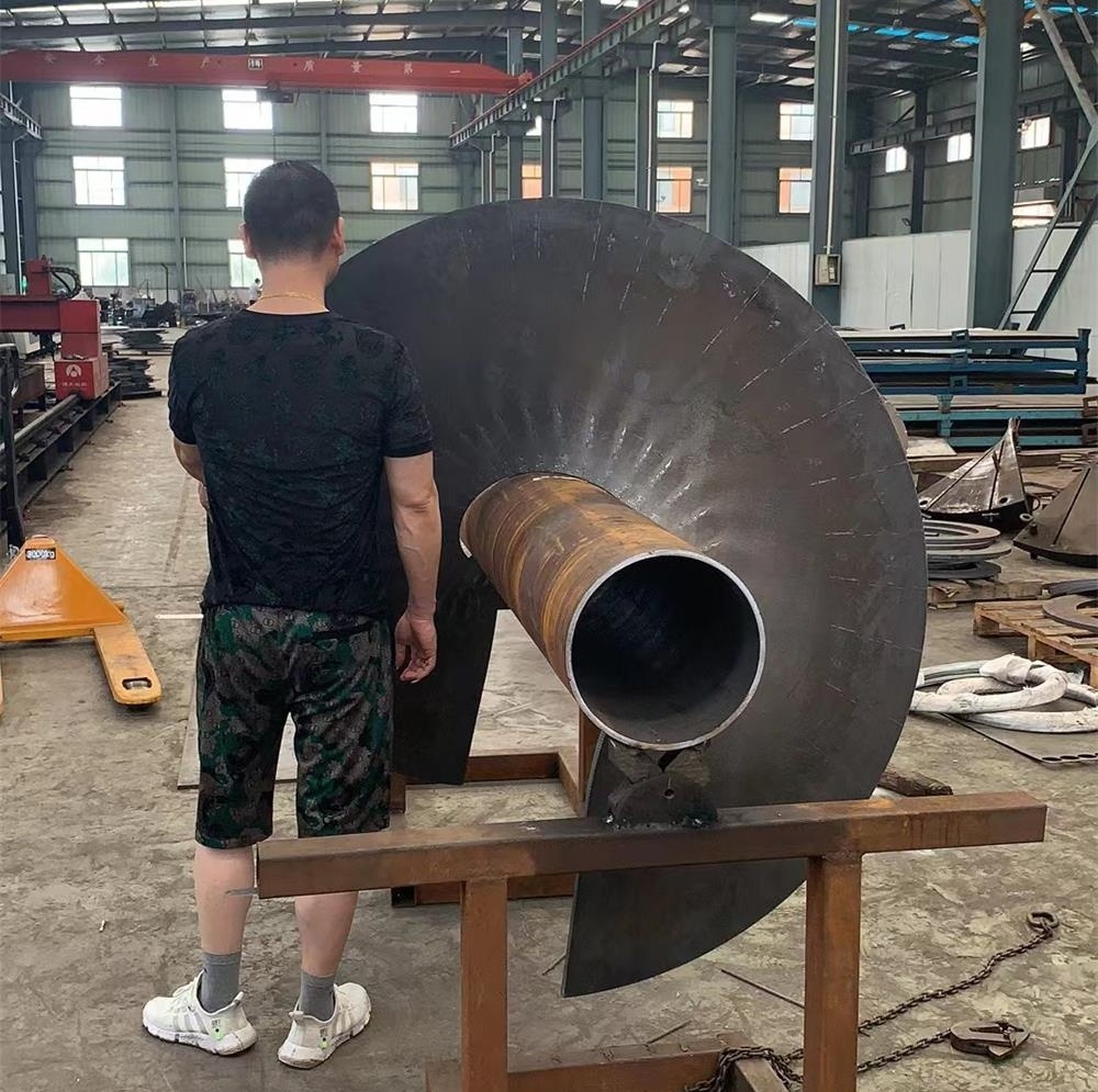 Hélice sinfín de gran diámetro con eje hueco para transporte pesado de materiales a granel