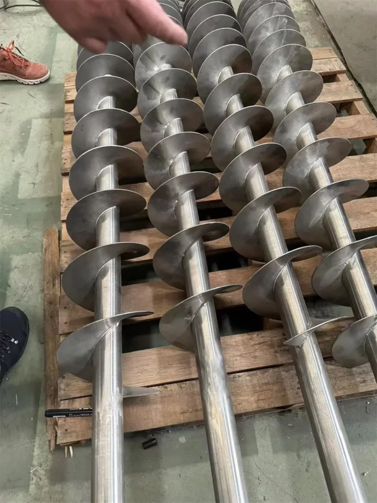 componentes helicoidales Bühler fabricados para sistemas transportadores industriales de granos y alimento balanceado