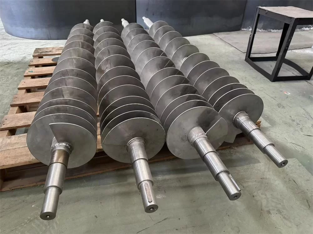 tornillos transportadores Bühler personalizados con ejes mecanizados para aplicaciones industriales de transporte