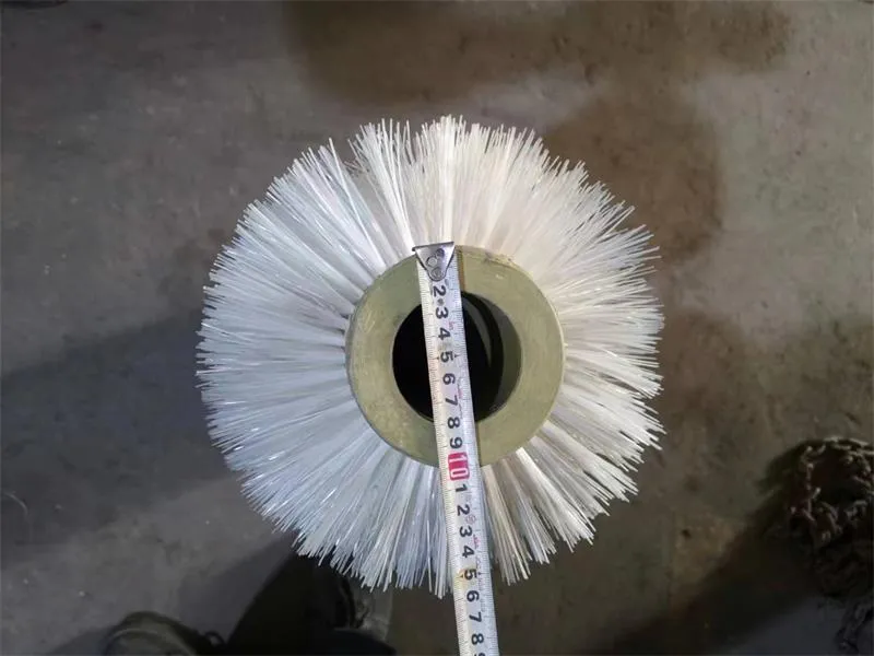 Medición de cepillo cilíndrico industrial para cinta transportadora
