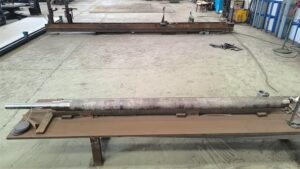eje transportador helicoidal mecanizado a medida en producción industrial