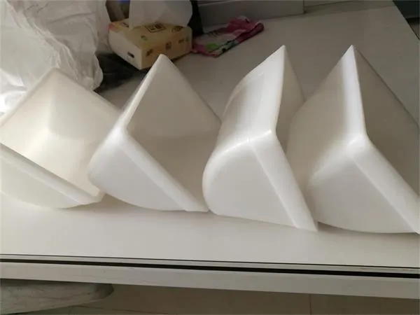 Cangilones plásticos industriales para elevadores de materiales a granel