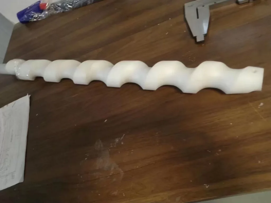 tornillo alimentador de nylon PA6 blanco para sistema transportador