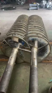 eje transportador helicoidal reforzado con placa de soporte para aplicaciones industriales