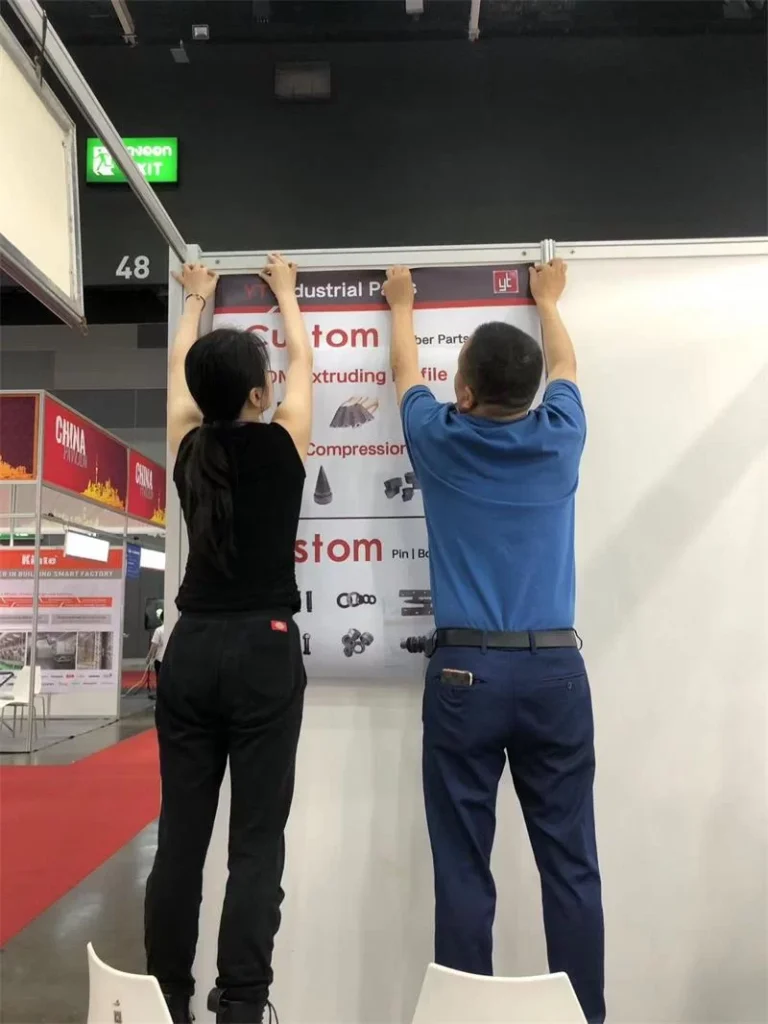Stand de YT Conveyor en Manufacturing Expo 2023 Bangkok mostrando soluciones industriales para transportadores de tornillo