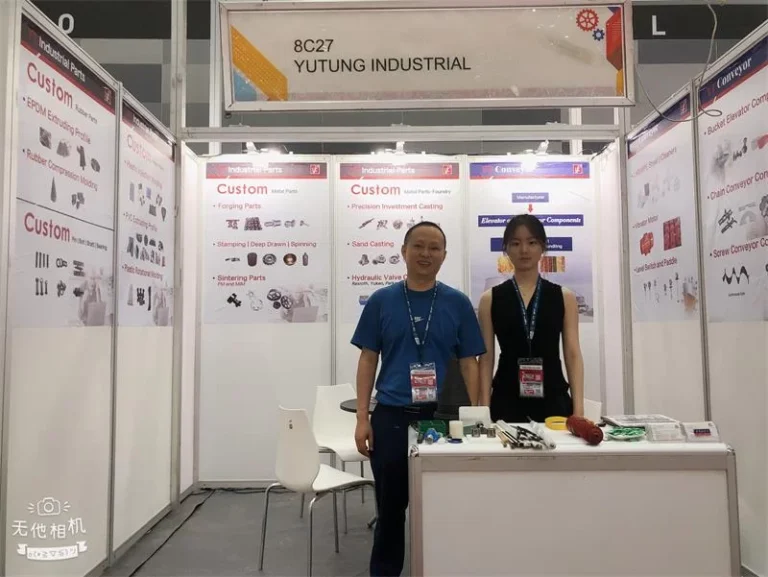 Equipo de YT Conveyor en Manufacturing Expo 2023 Bangkok en el stand 8C27