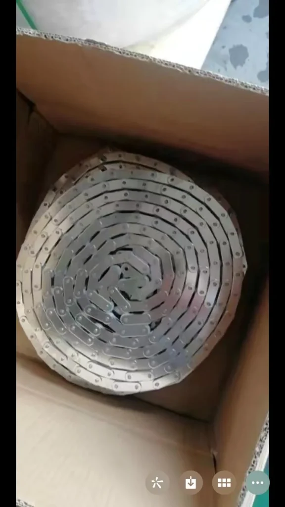 Cadena de acero inoxidable para elevador de cangilones tipo Z empaquetada en caja
