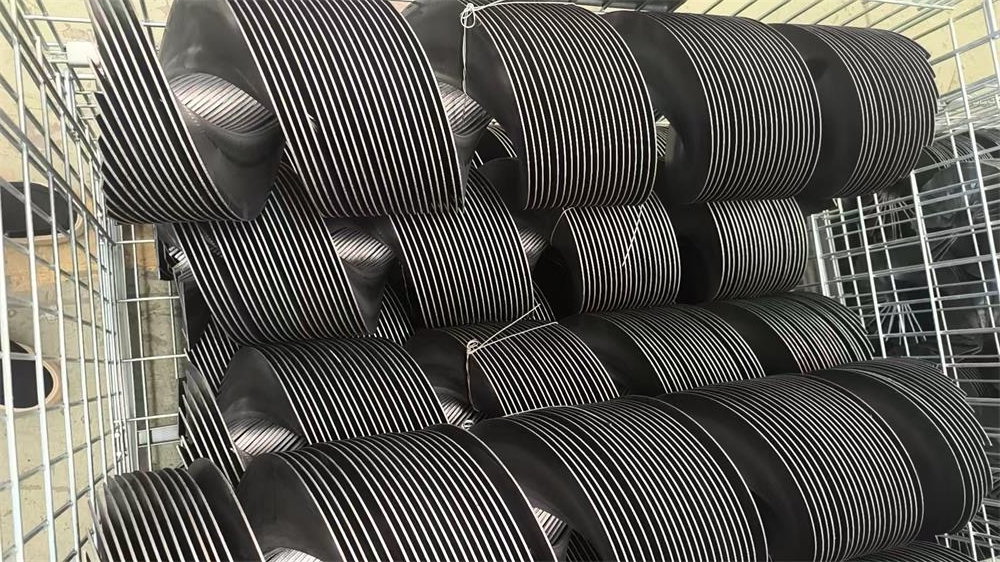 Álabes helicoidales continuos personalizados con diámetro exterior de 250 mm, diámetro interior de 60.3 mm, paso de 250 mm, longitud de 1000 mm y espesor de 5 mm