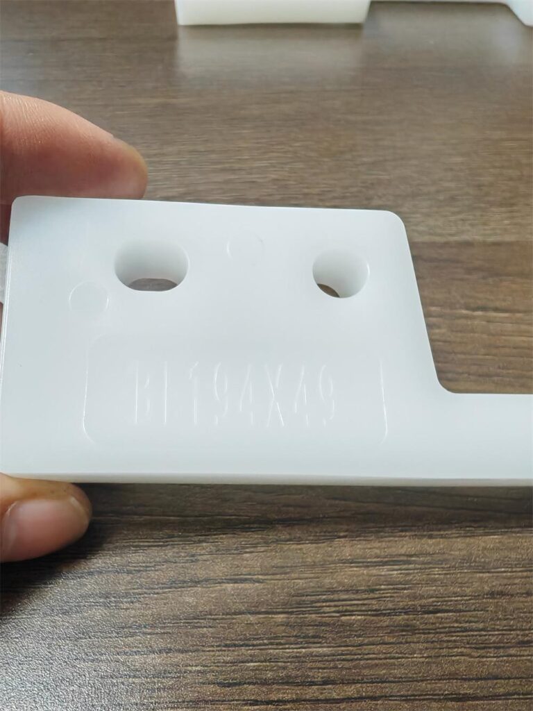 Marcado del modelo y orificios de montaje de una paleta plástica BF