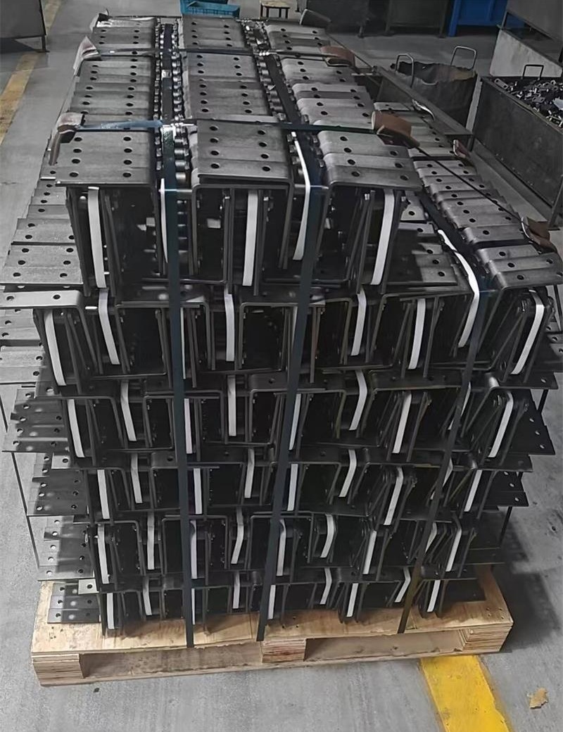 Cadenas transportadoras GLF100 apiladas para un pedido de Colombia