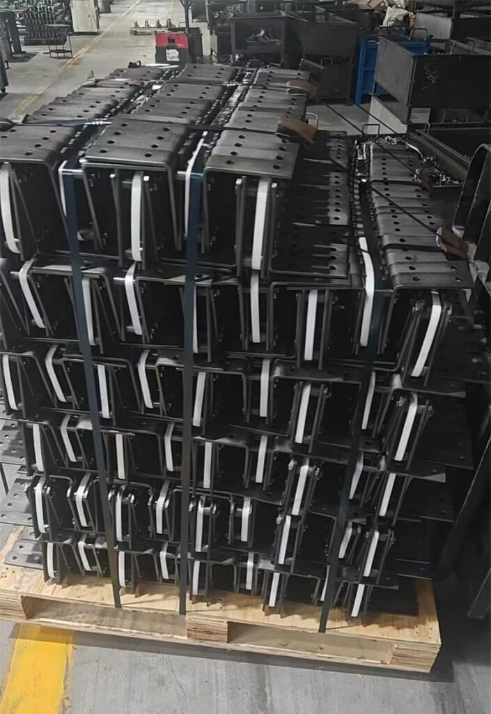 Cadenas transportadoras GLF100 aseguradas en un palé para Colombia