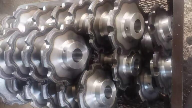 Piñones integrales LN100 de 8 dientes fabricados para un proyecto de transportador rascador en Colombia